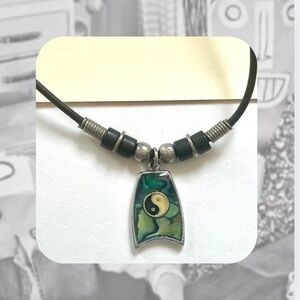 🍭 3/$10 yin yang ☯️ green marble stone Y2K choker necklace